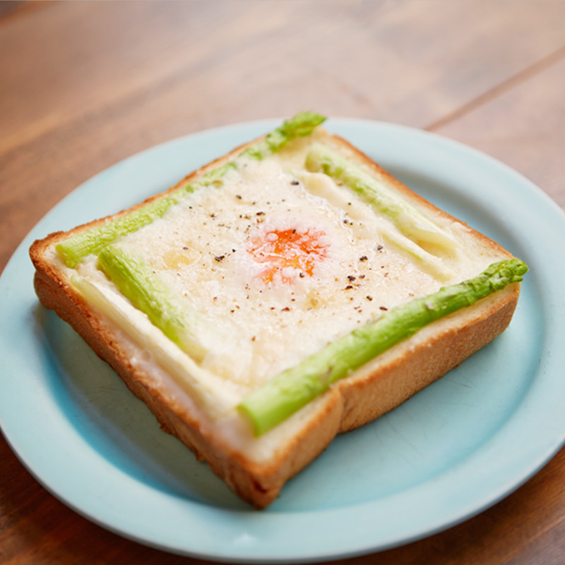 アスパラと卵のパルメザンチーズ焼きトースト