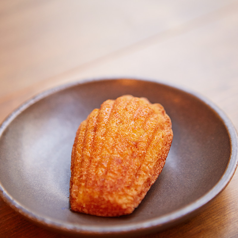 トシ・ヨロイヅカの焼き菓子